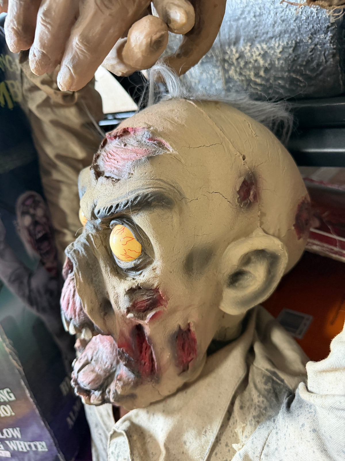 Head Banger Zombie - Animatronic