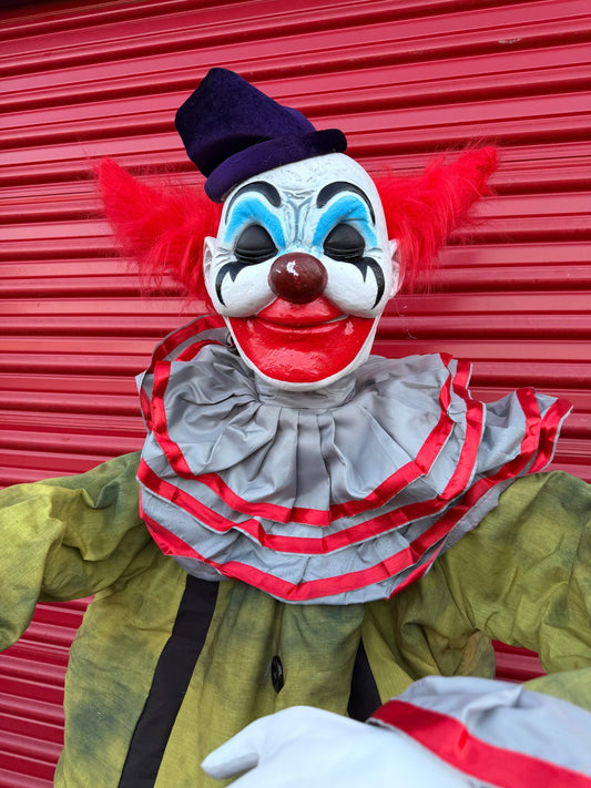 Spirit Halloween Animated Life Size Animatronic Prop Giggles The Clown Tekky