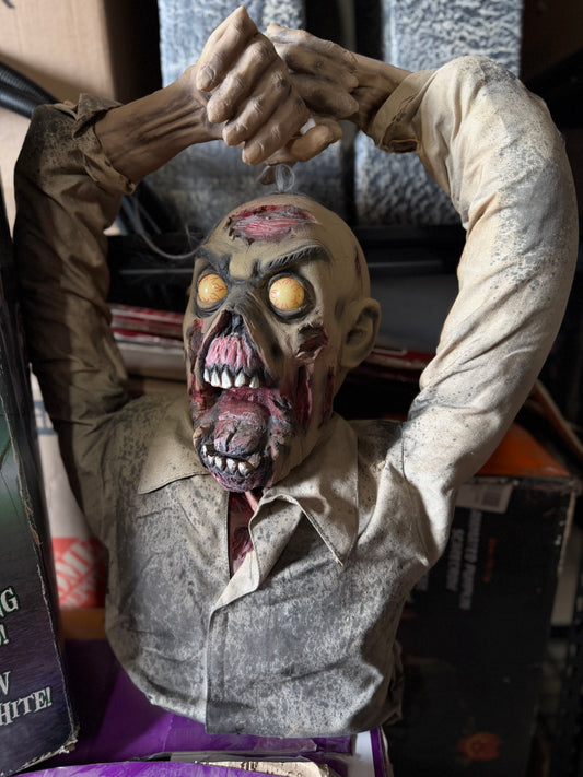 Head Banger Zombie - Animatronic