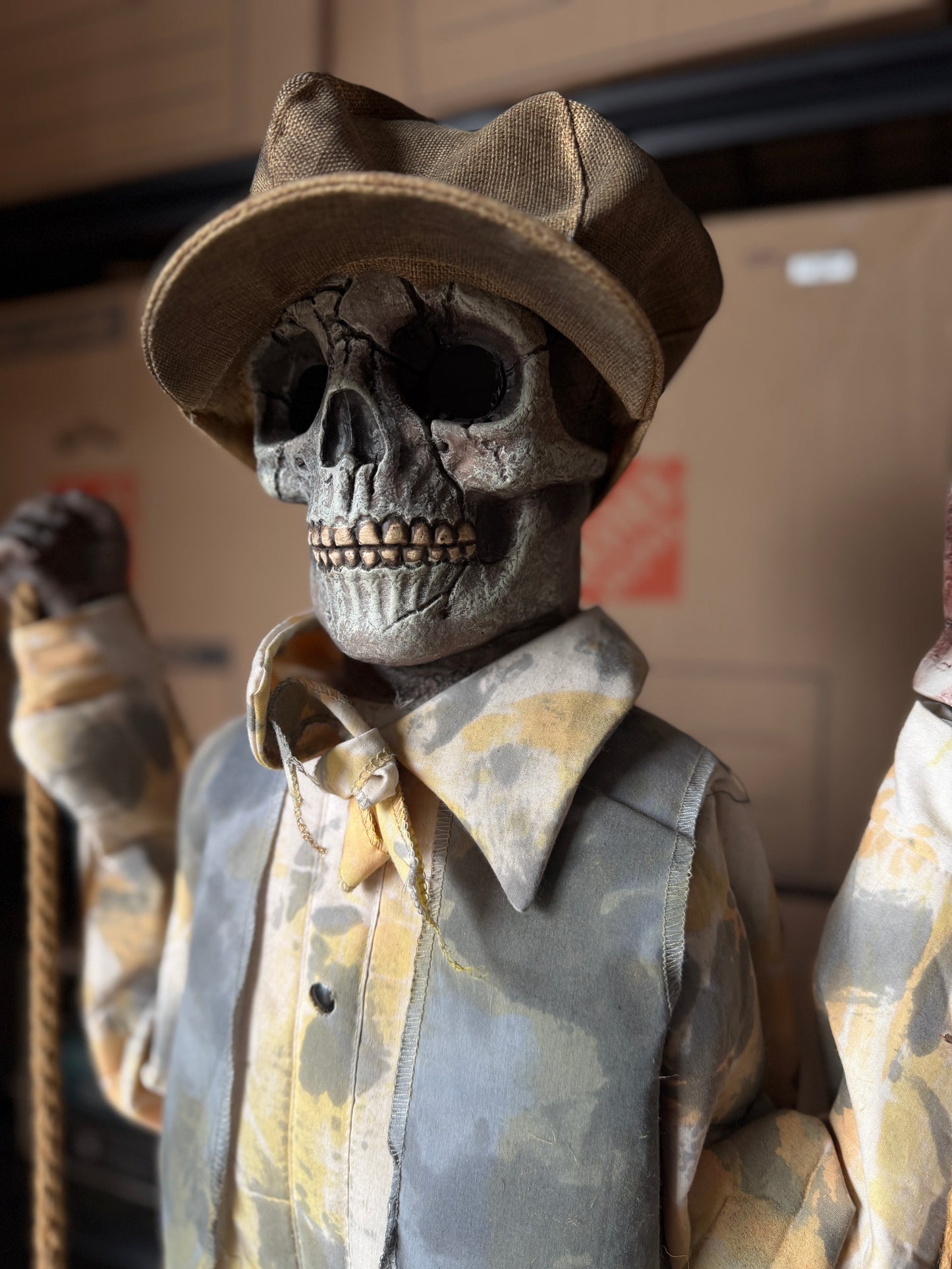 Swinging Skeleton Boy - Animatronic
