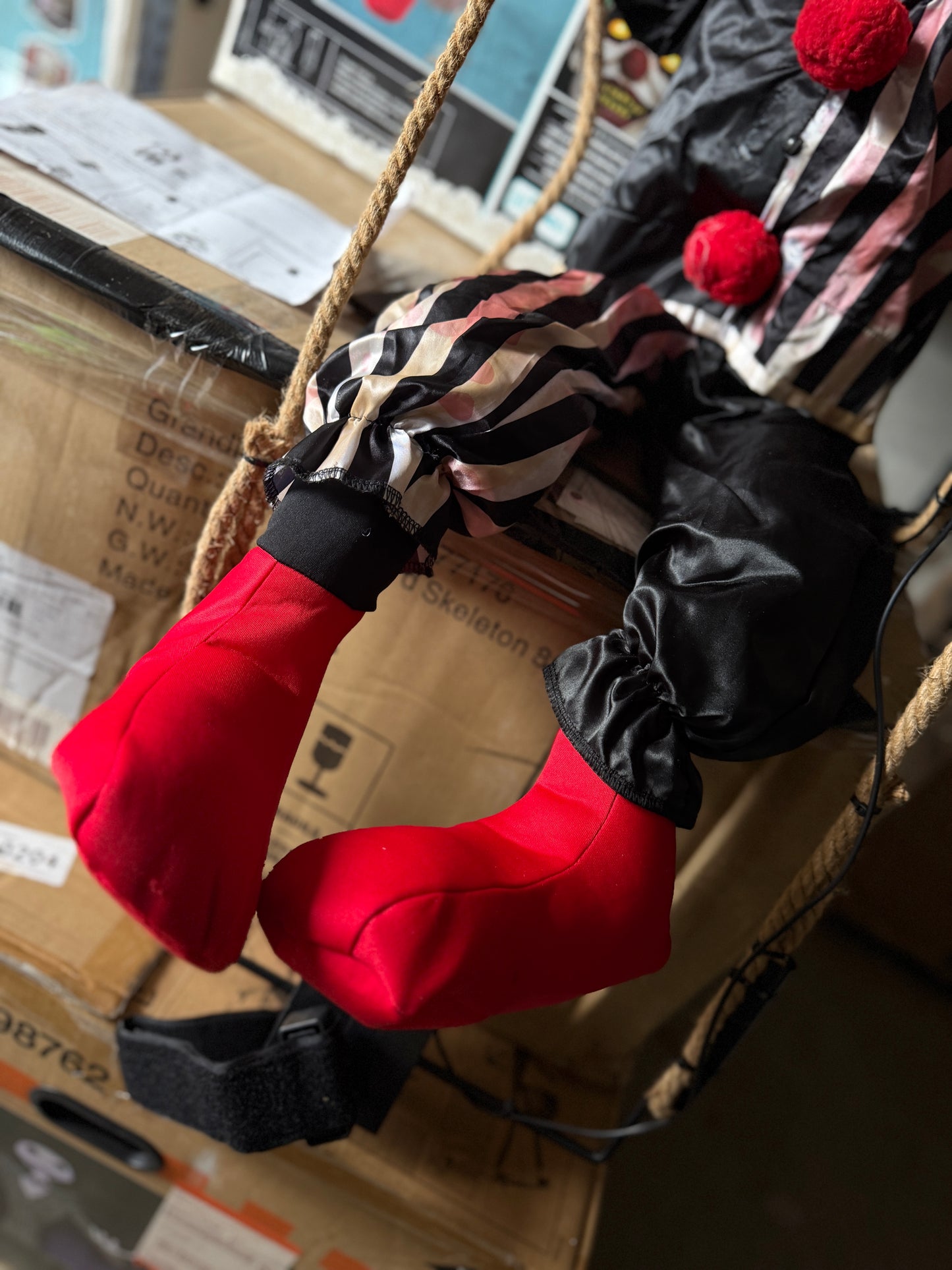 Swinging Chuckles - Animatronic