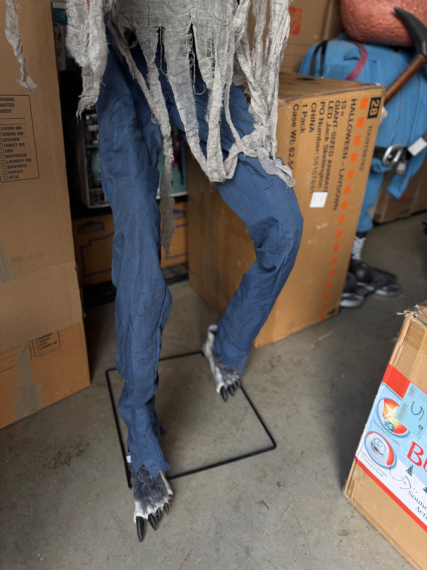 Towering Werewolf - Animatronic