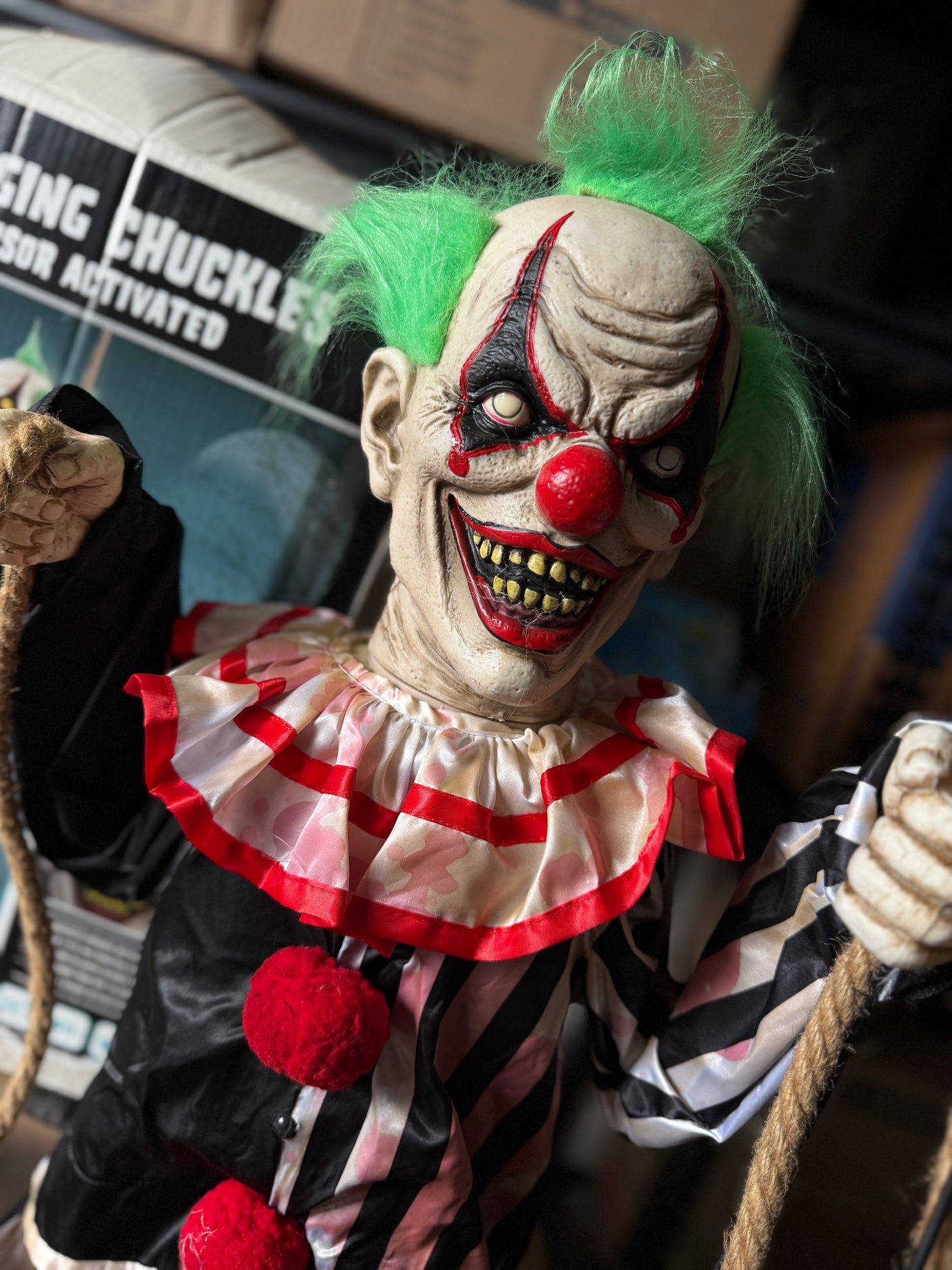 Swinging Chuckles - Animatronic