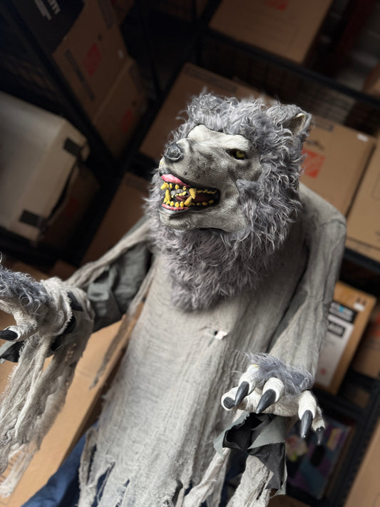 Towering Werewolf - Animatronic