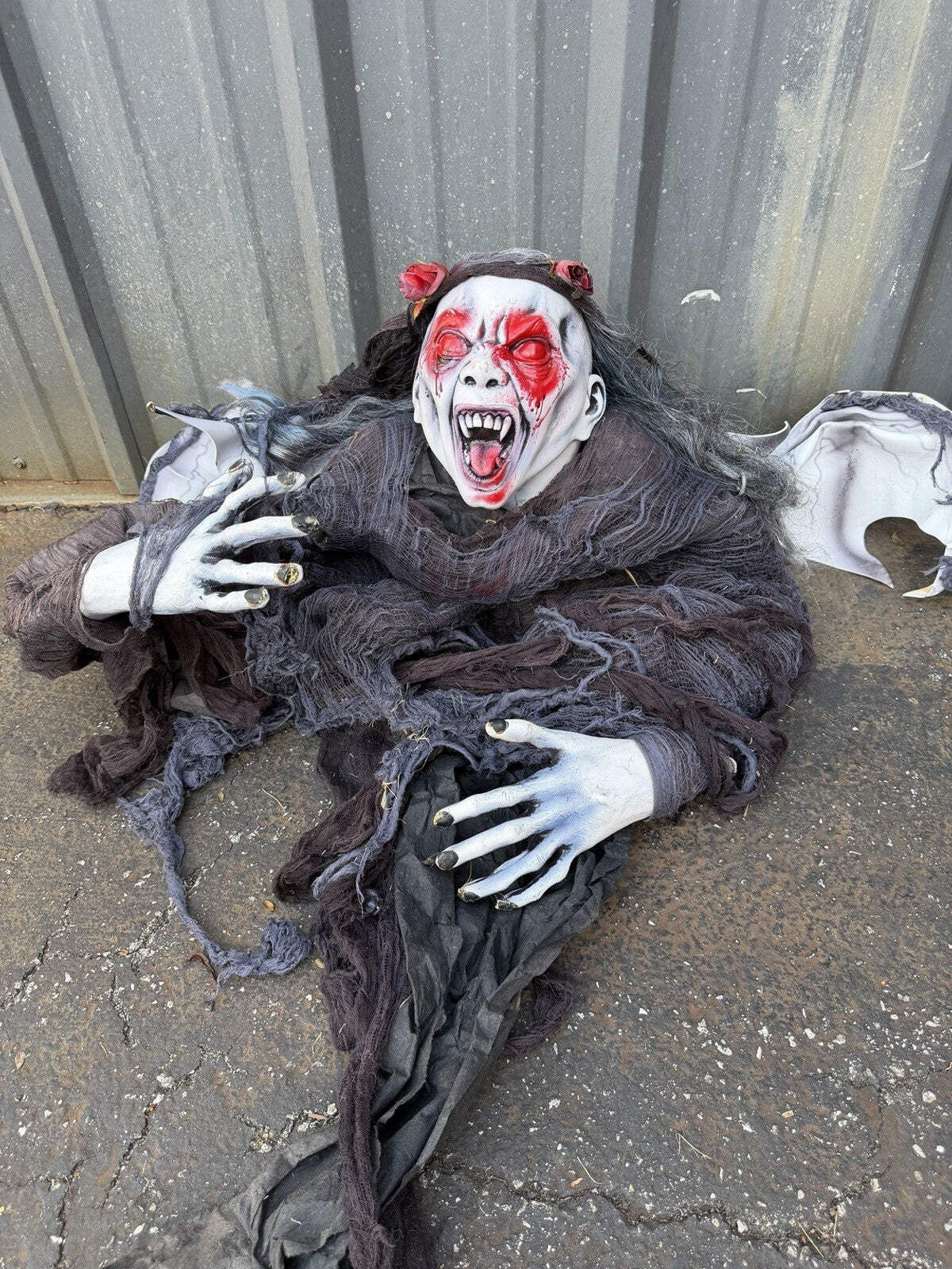 Spirit Halloween Life Size Hanging Vampire Bride Not Animatronic Forum Novelties