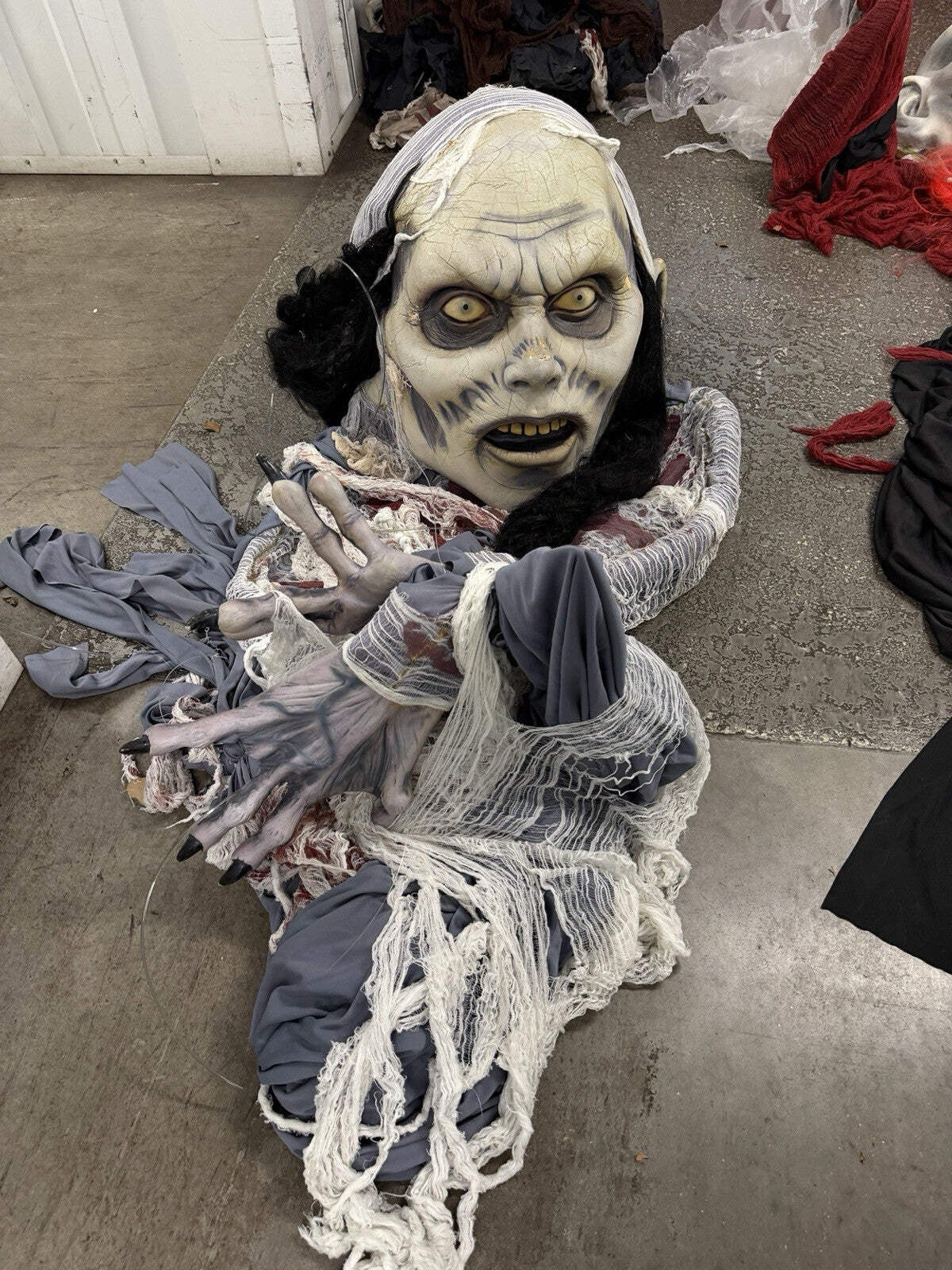 Spirit Halloween Life Size Giant 12ft Hanging Zombie Woman Not Animatronic