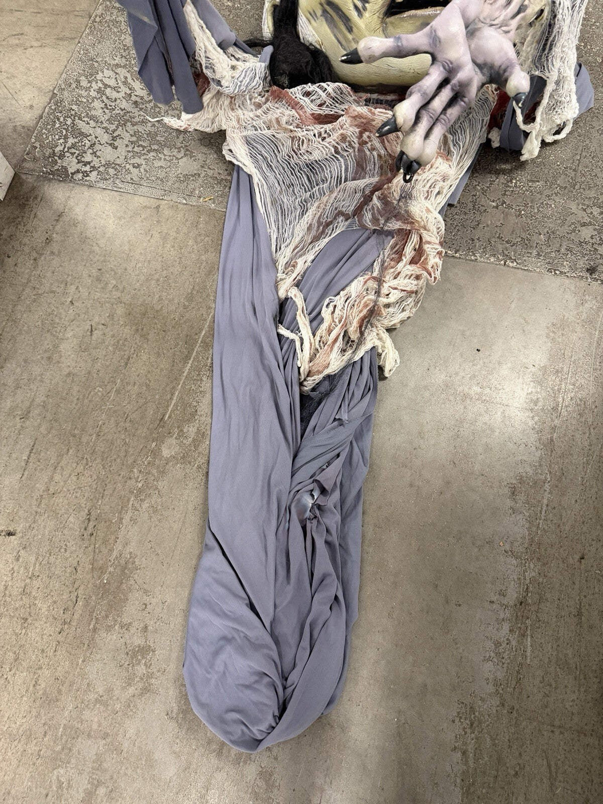 Spirit Halloween Life Size Giant 12ft Hanging Zombie Woman Not Animatronic