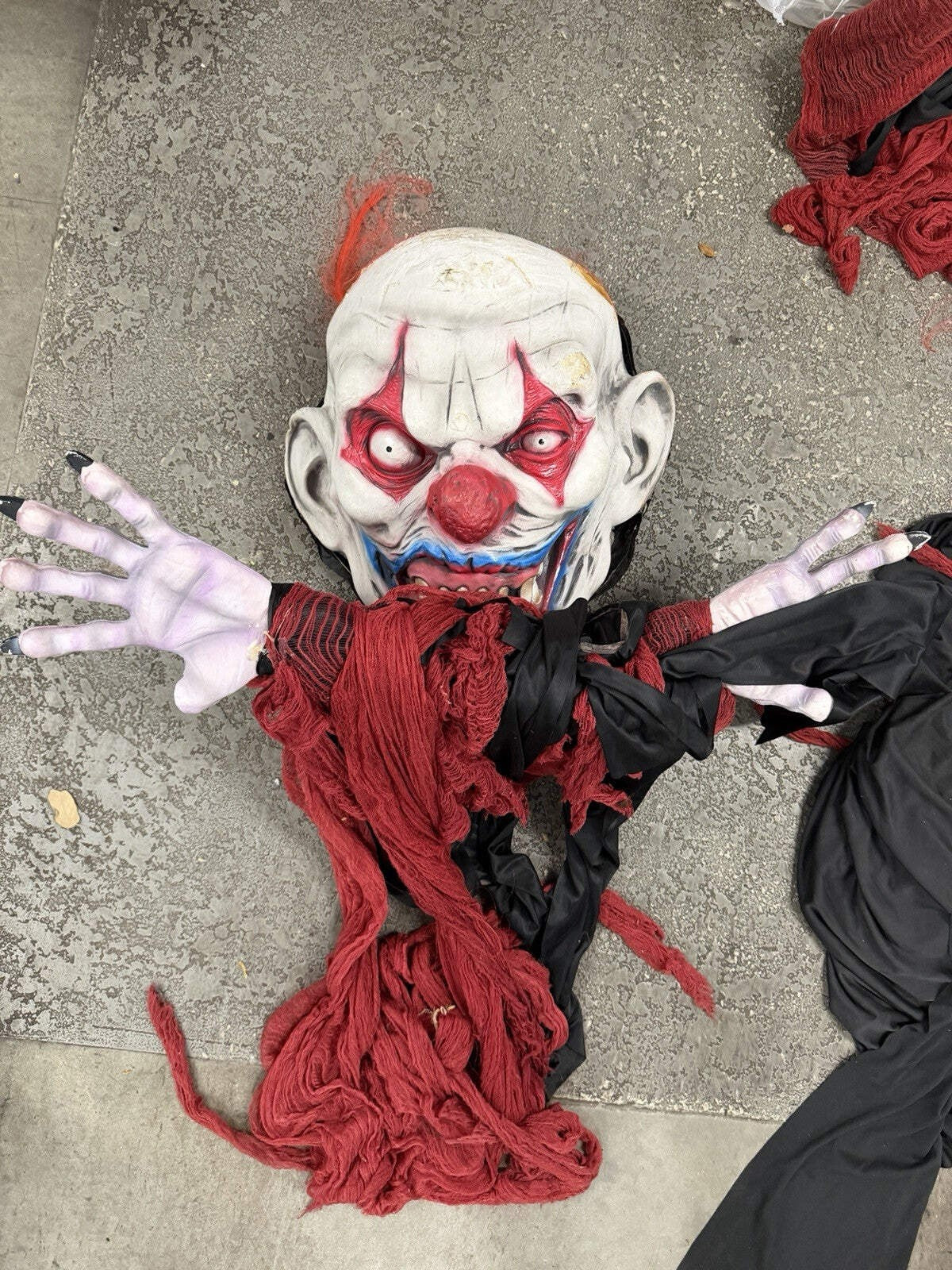 Spirit Halloween Life Size Giant 12ft Hanging Clown Carnival Not Animatronic