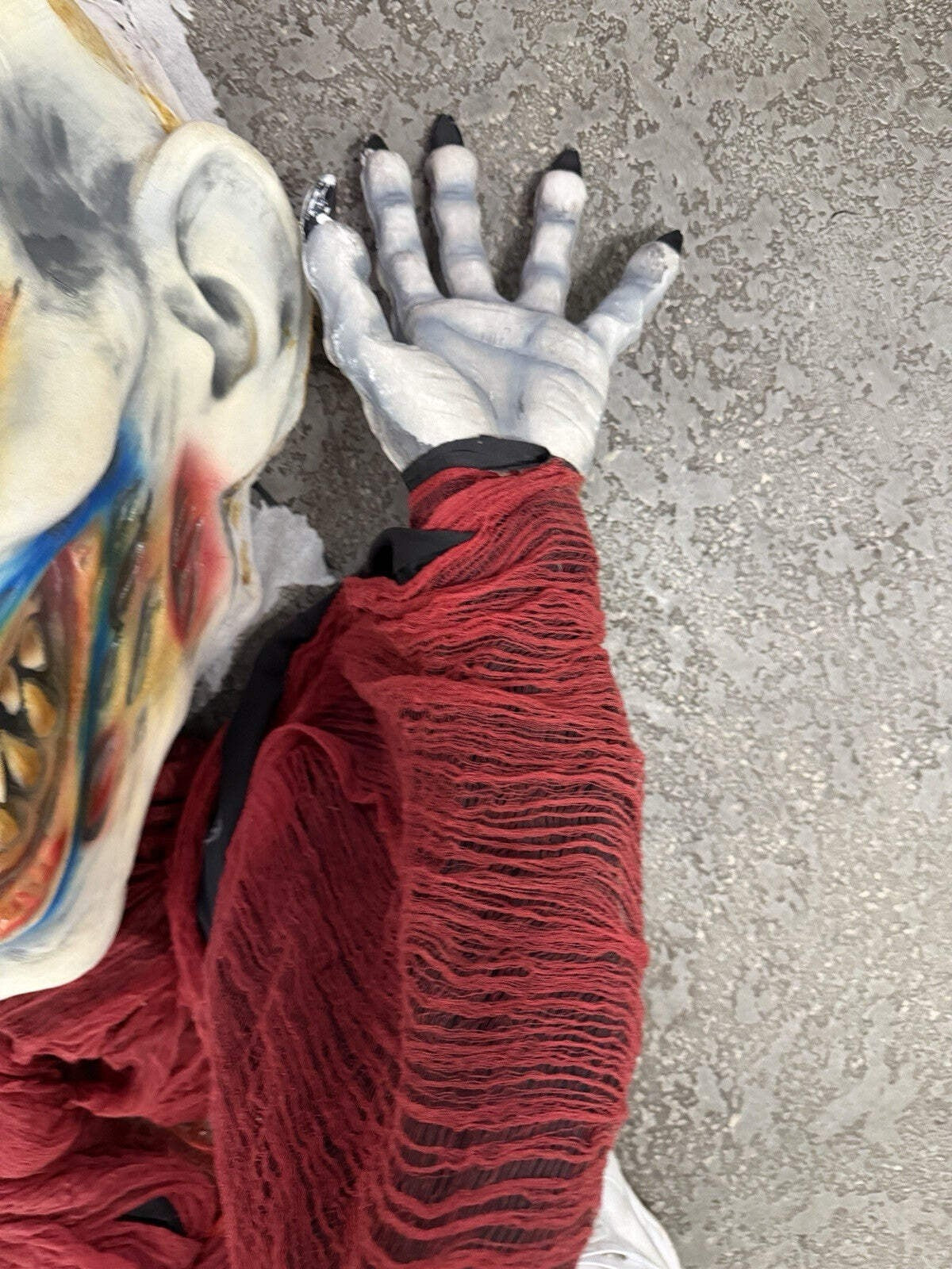 Spirit Halloween Life Size Giant 12ft Hanging Clown Carnival Not Animatronic
