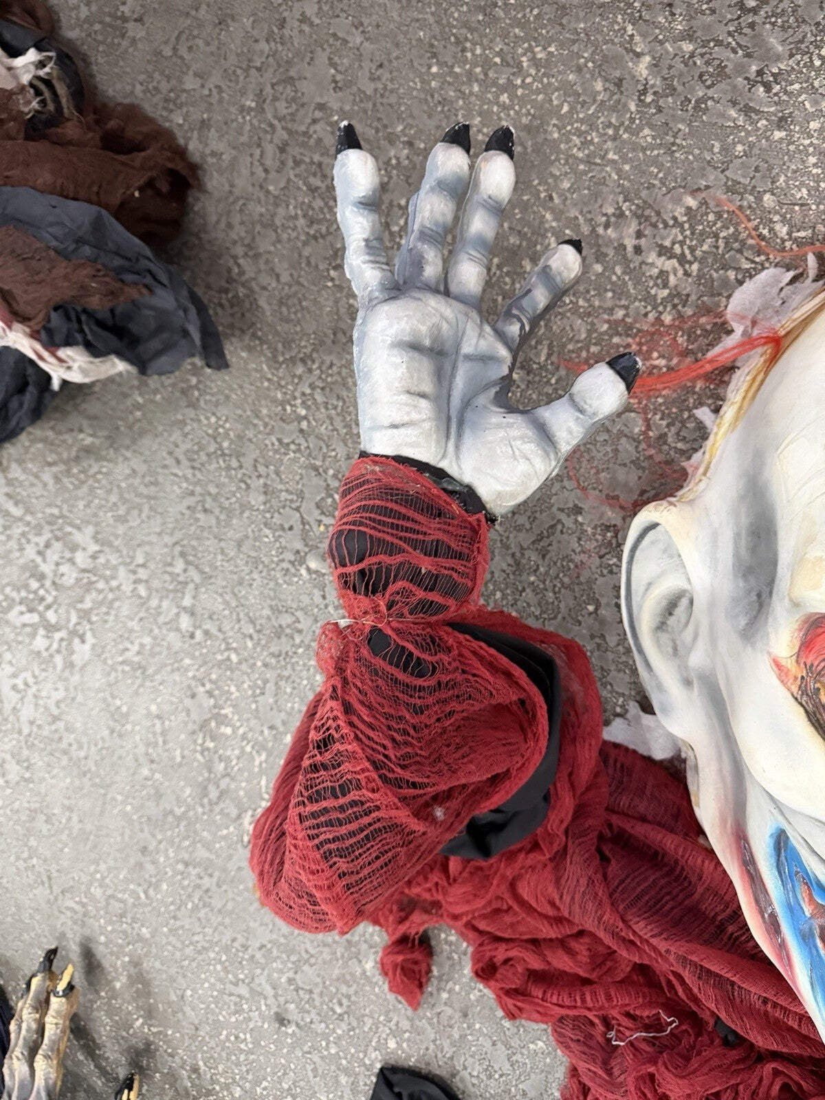 Spirit Halloween Life Size Giant 12ft Hanging Clown Carnival Not Animatronic