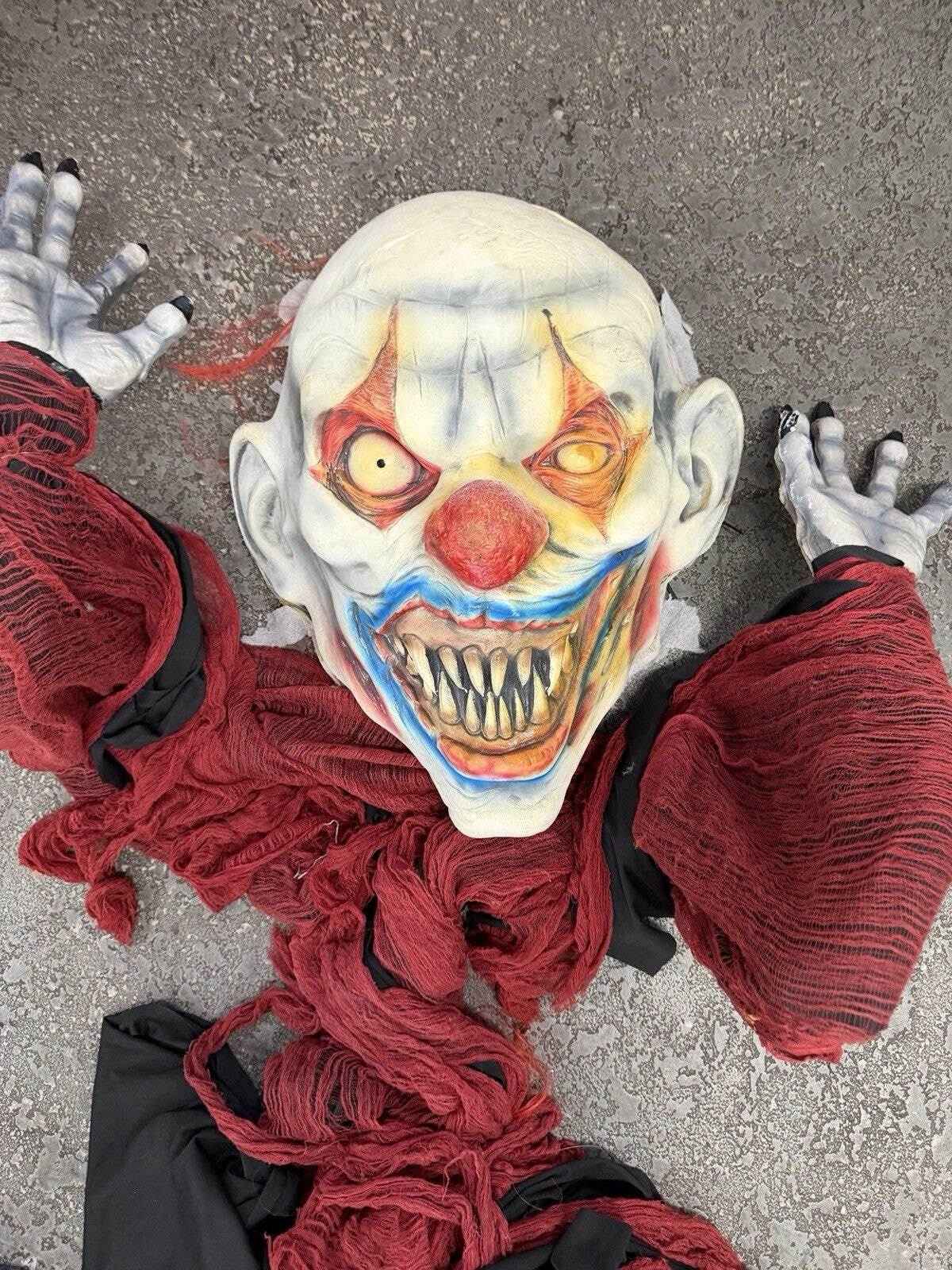 Spirit Halloween Life Size Giant 12ft Hanging Clown Carnival Not Animatronic