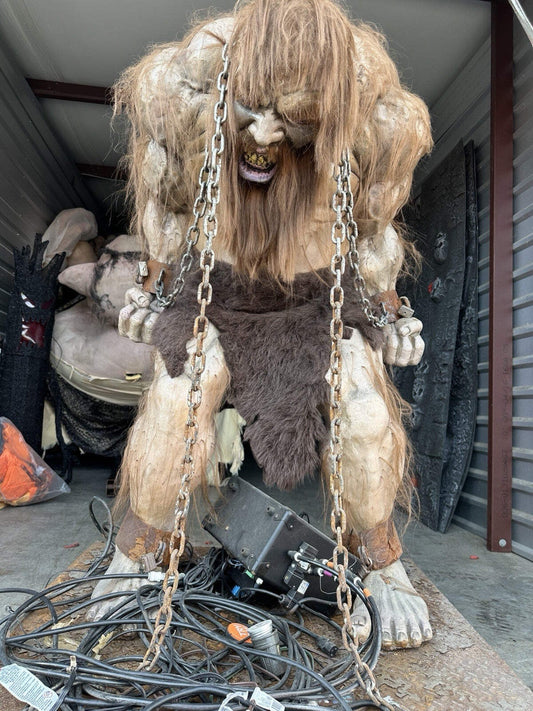 Halloween Animated Animatronic Life Size Pneumatic Rage Distortions Unlimited