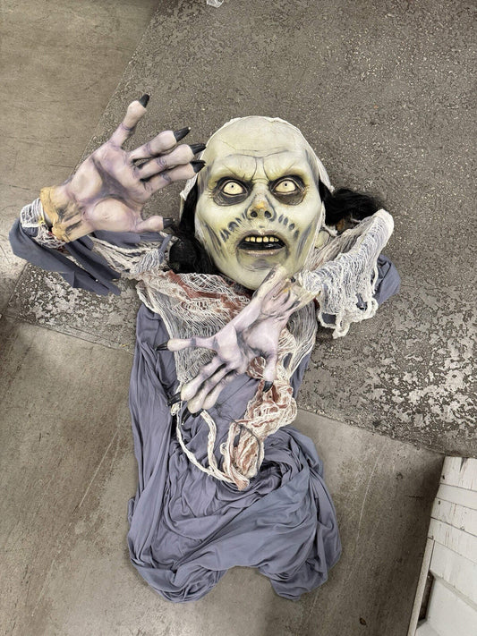Spirit Halloween Life Size Giant 12ft Hanging Zombie Woman Not Animatronic