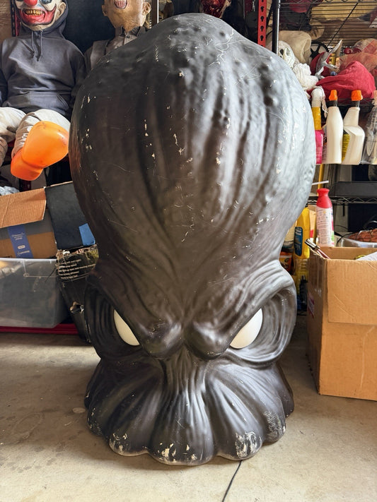 Spirit Halloween Animated Animatronic Light Up Kraken Prop 3.5ft