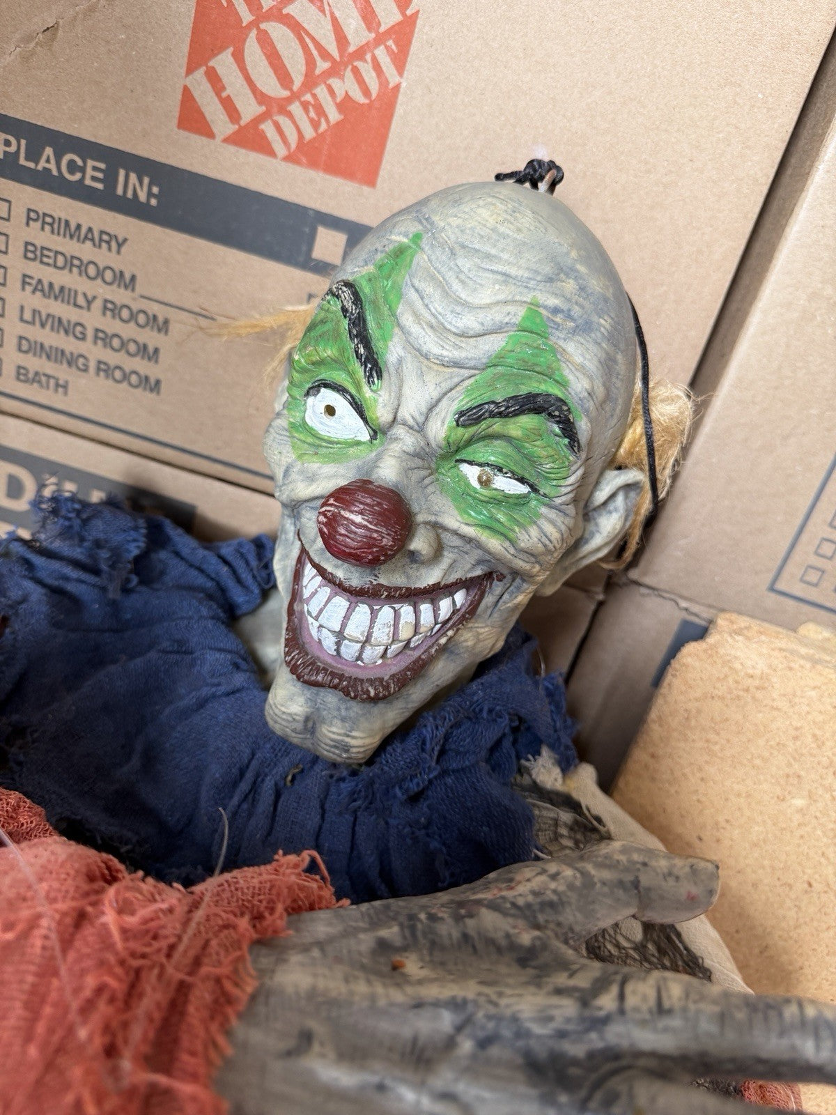 Spirit Halloween Animated LifeSize Animatronic Prop Hanging Clown Carnival 2