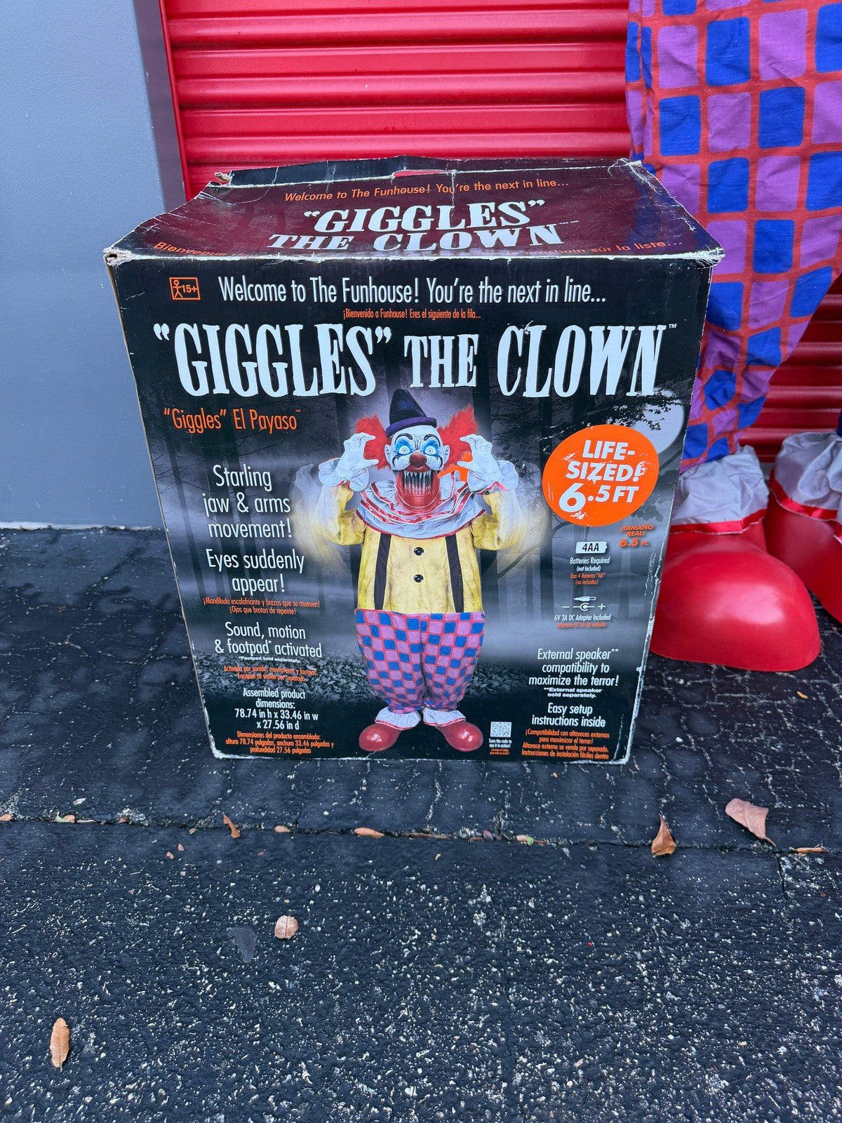 Spirit Halloween Animated Life Size Animatronic Prop Giggles The Clown Tekky