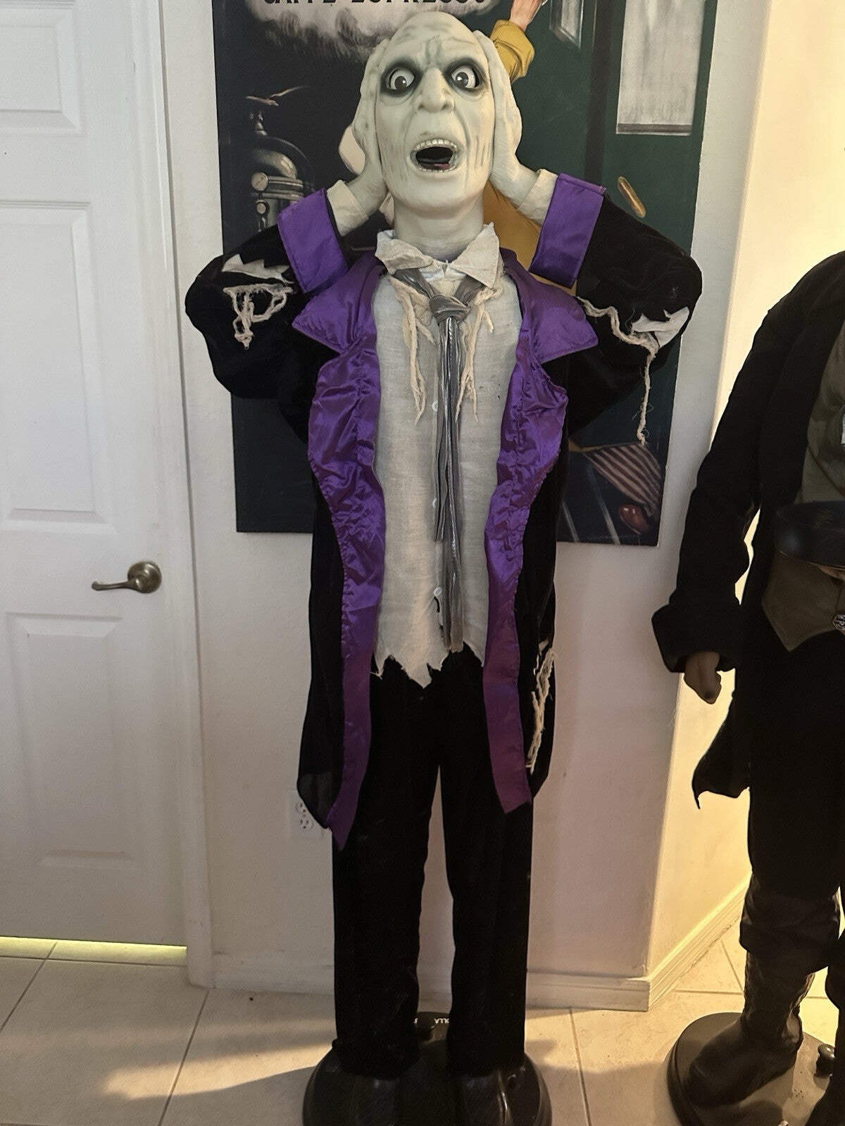 Spirit Halloween Life Size Animatronic Prop Grandinroad Heads Up Harry Groom