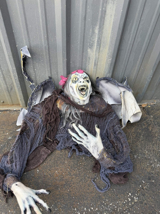 Spirit Halloween Life Size Hanging Vampire Bride Not Animatronic Forum Novelties