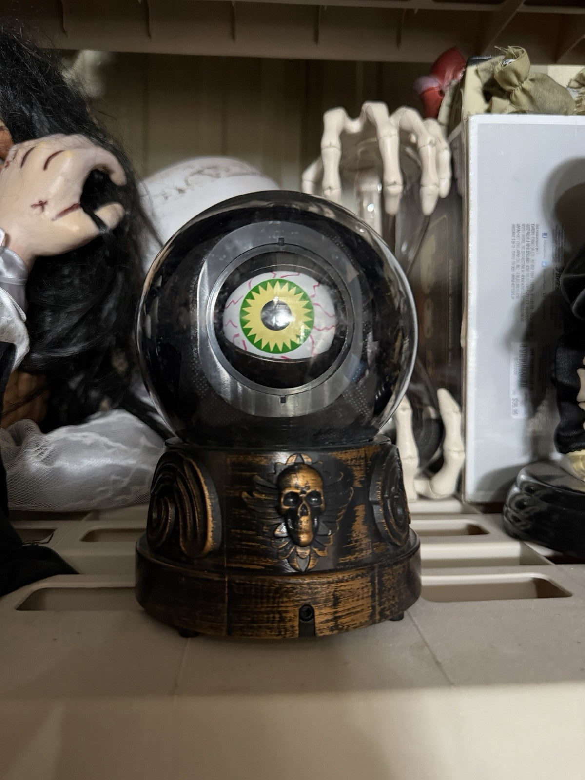 Spirit Halloween Animated Animatronic Life Size Gemmy Eye Crystal Ball