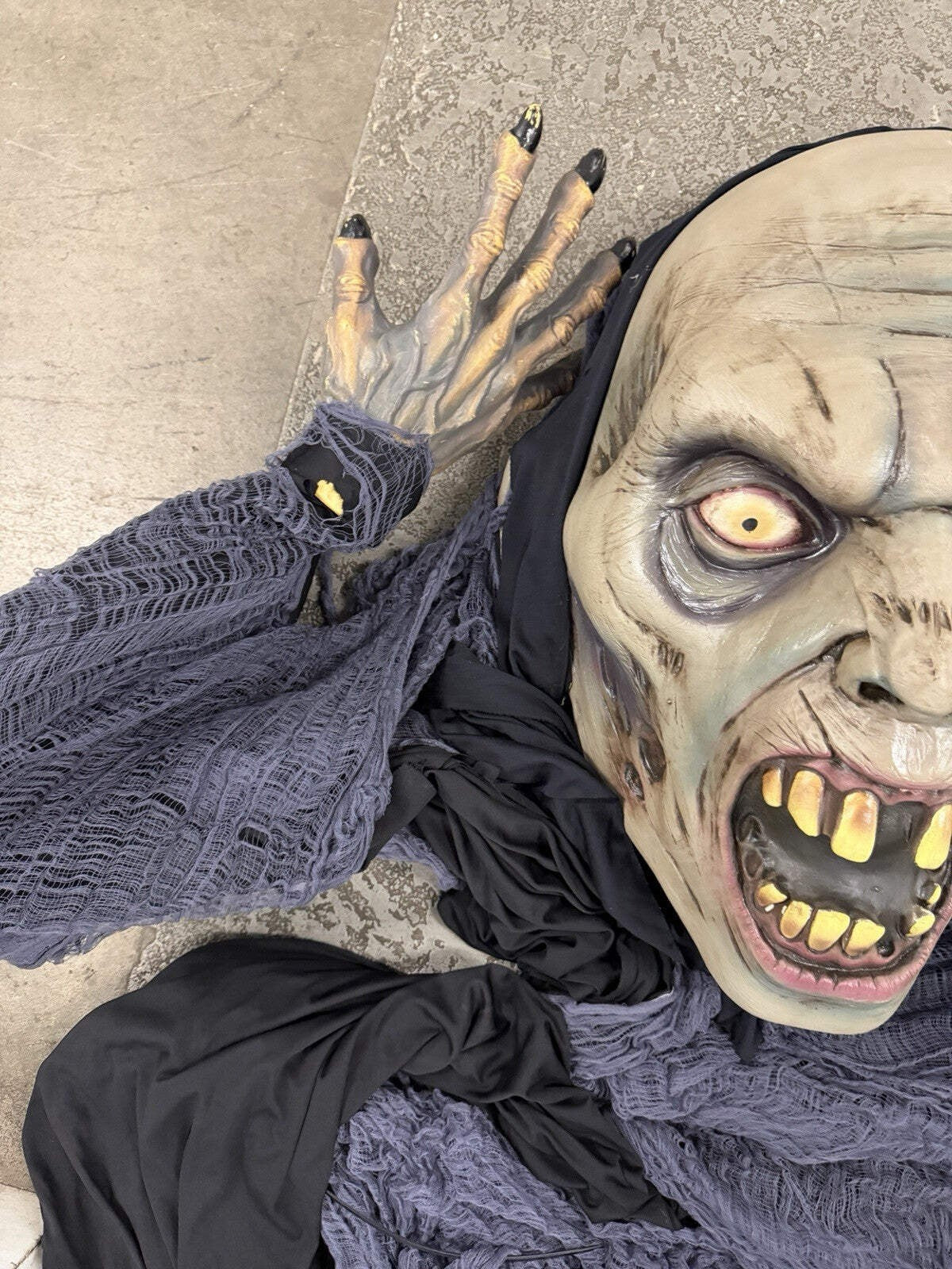 Spirit Halloween Life Size Giant 12ft Hanging Vampire Not Animatronic Animated