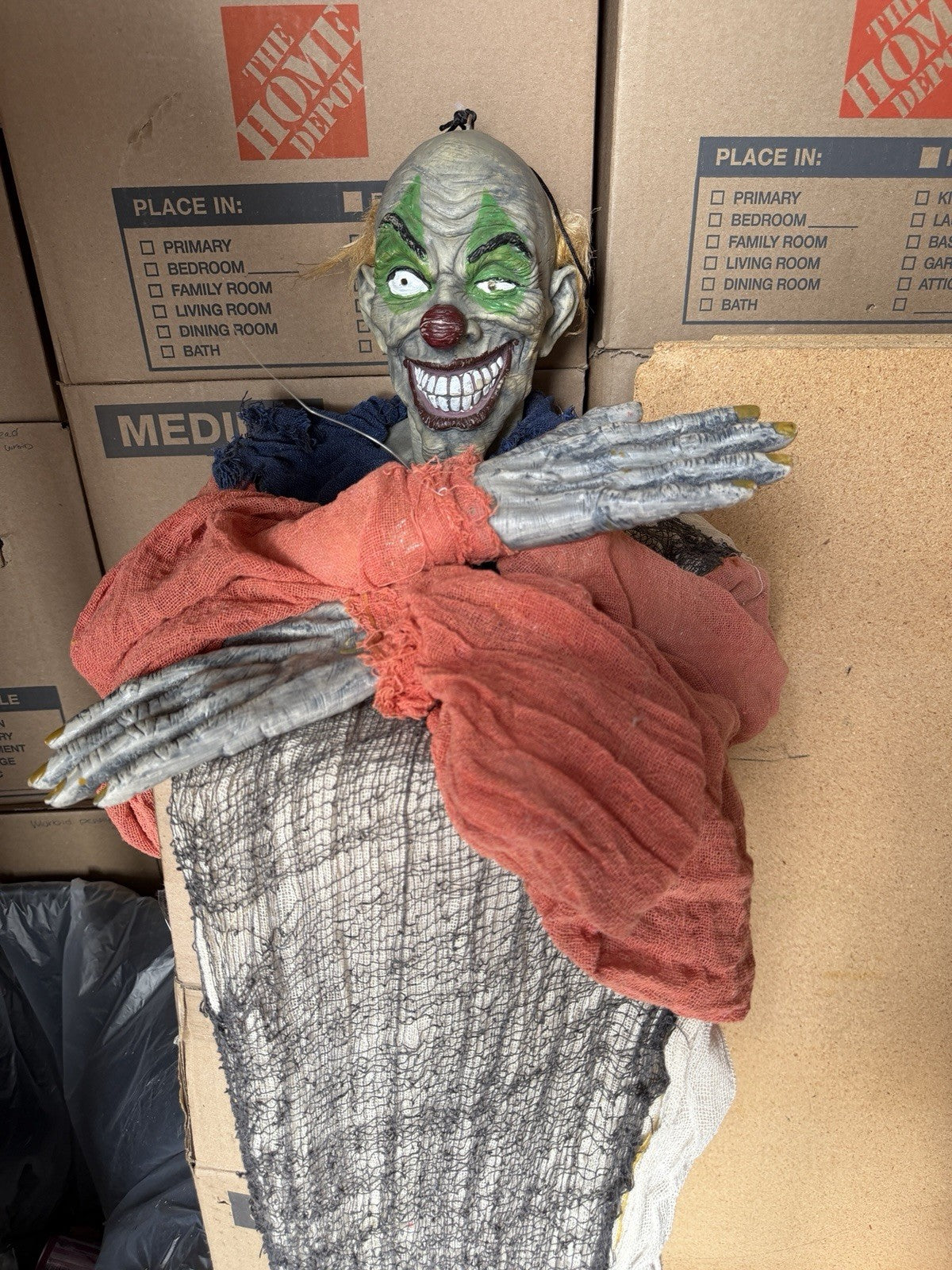 Spirit Halloween Animated LifeSize Animatronic Prop Hanging Clown Carnival 2