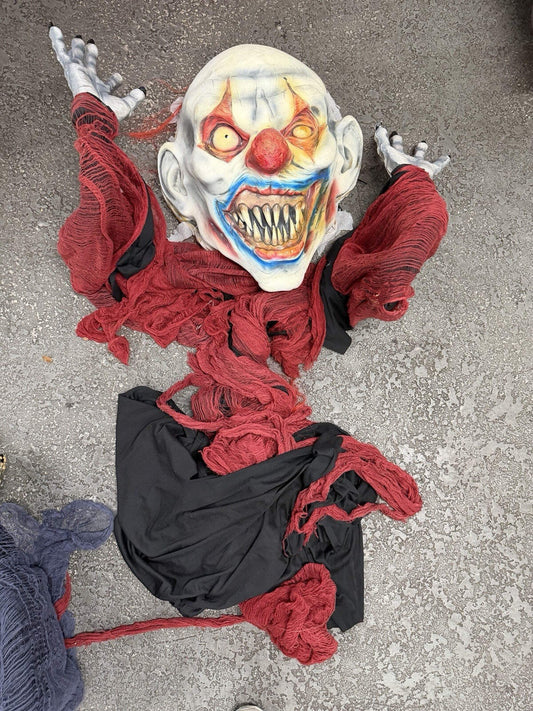 Spirit Halloween Life Size Giant 12ft Hanging Clown Carnival Not Animatronic