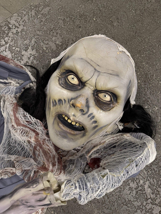 Spirit Halloween Life Size Giant 12ft Hanging Zombie Woman Not Animatronic
