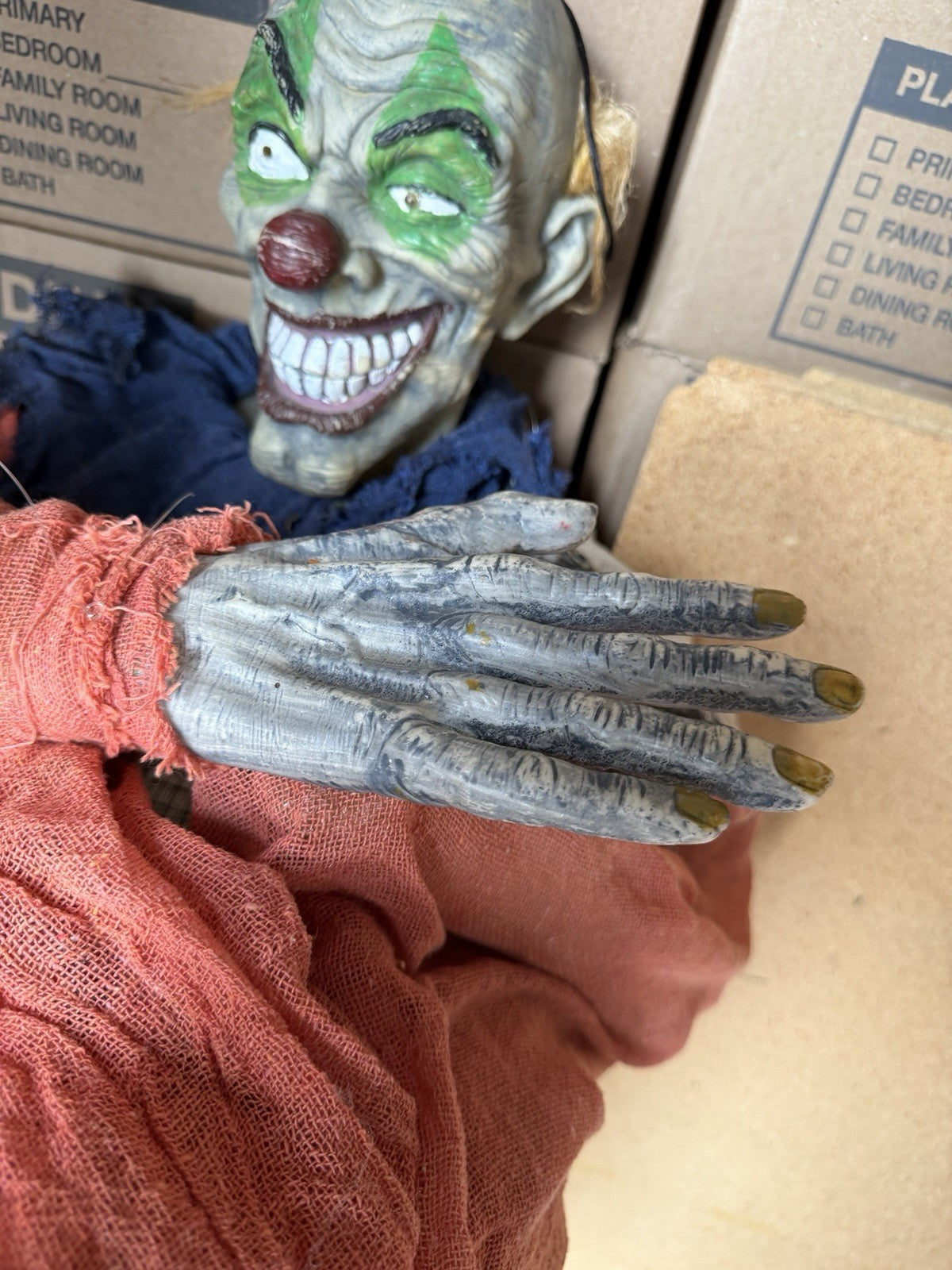 Spirit Halloween Animated LifeSize Animatronic Prop Hanging Clown Carnival 2