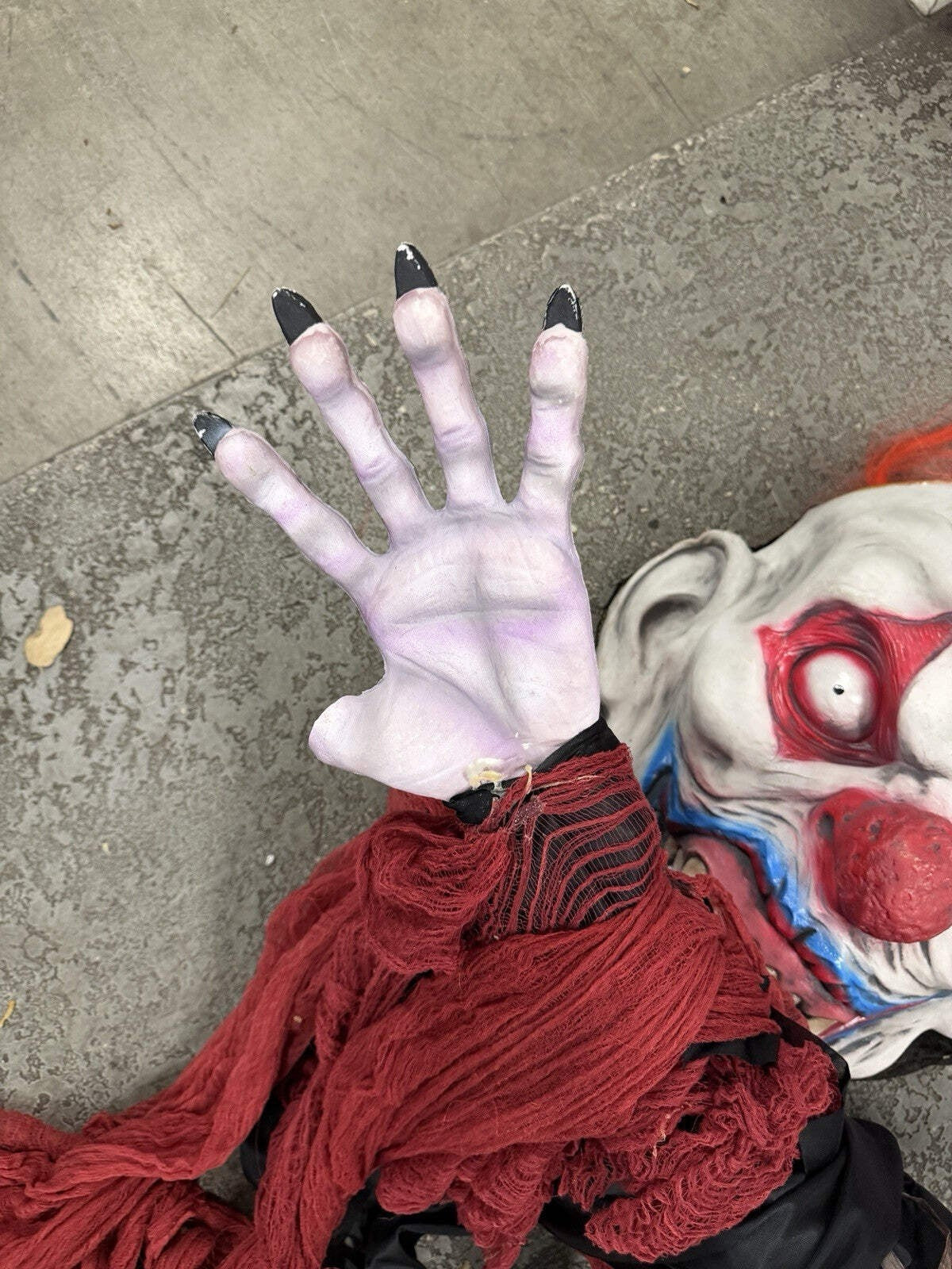 Spirit Halloween Life Size Giant 12ft Hanging Clown Carnival Not Animatronic