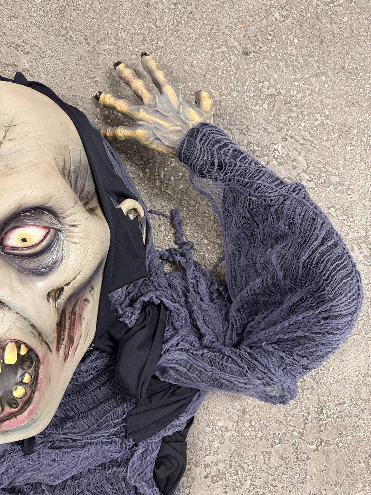 Spirit Halloween Life Size Giant 12ft Hanging Vampire Not Animatronic Animated