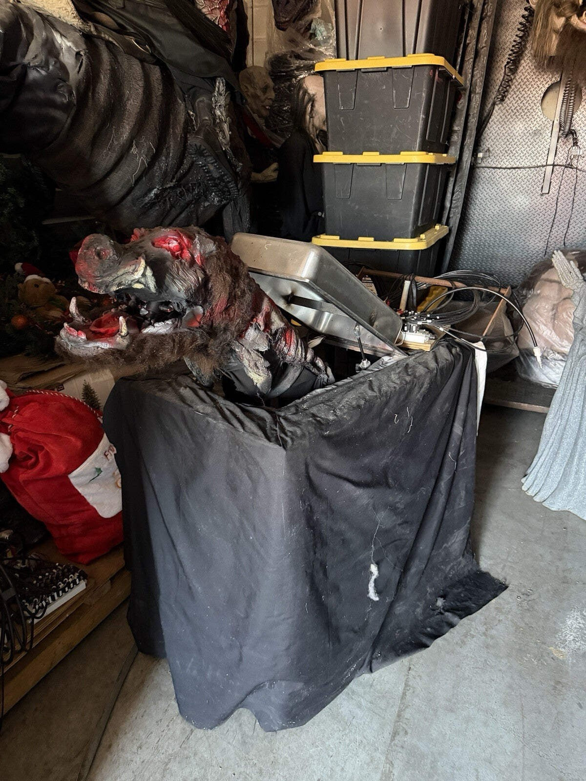 Scarefactory Professioanl Halloween Lifesize Animatronic Prop Pig Cart Pneumatic