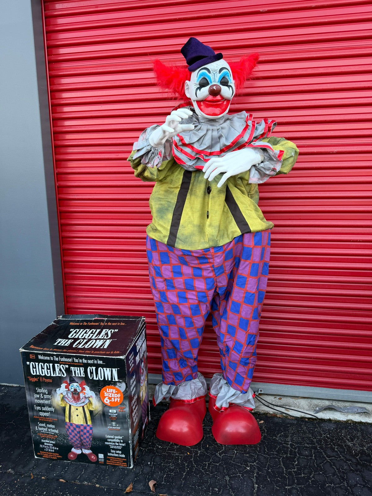 Spirit Halloween Animated Life Size Animatronic Prop Giggles The Clown Tekky
