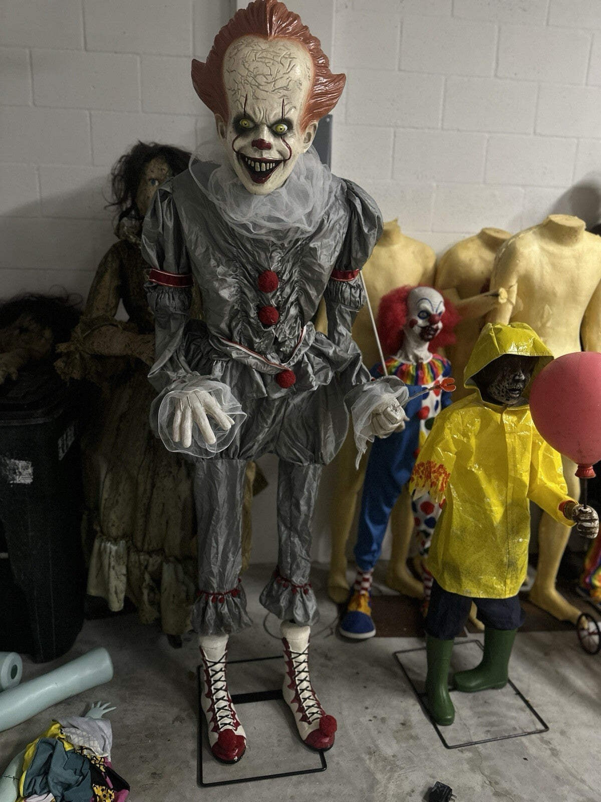 Spirit Halloween Animated Animatronic Life Size Pennywise IT Clown Prop