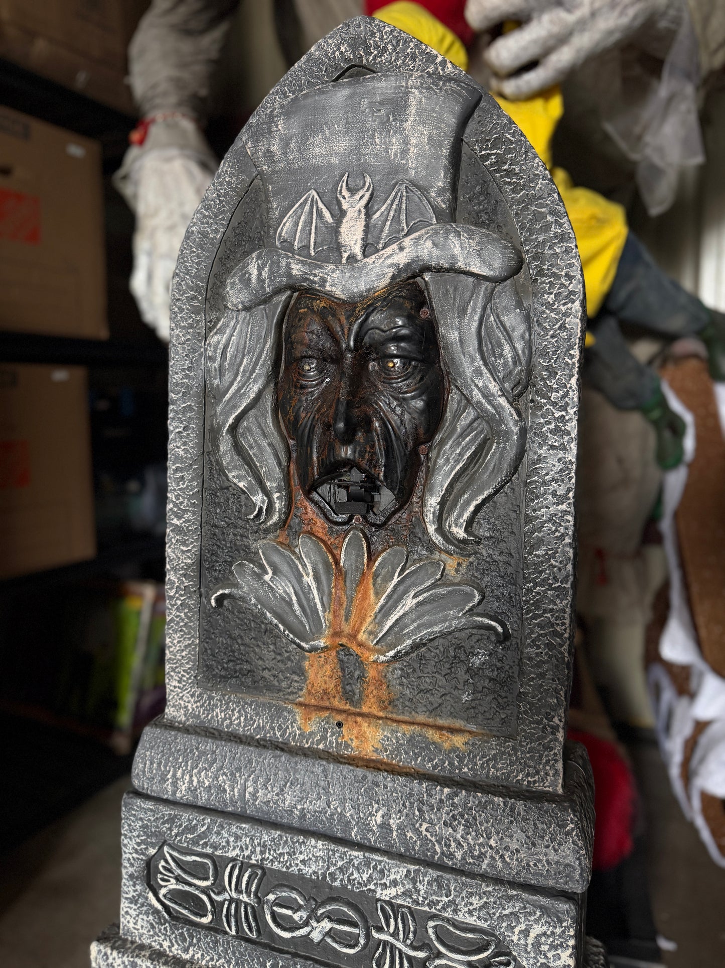 Gentleman Tombstone - Animatronic (STATIC)