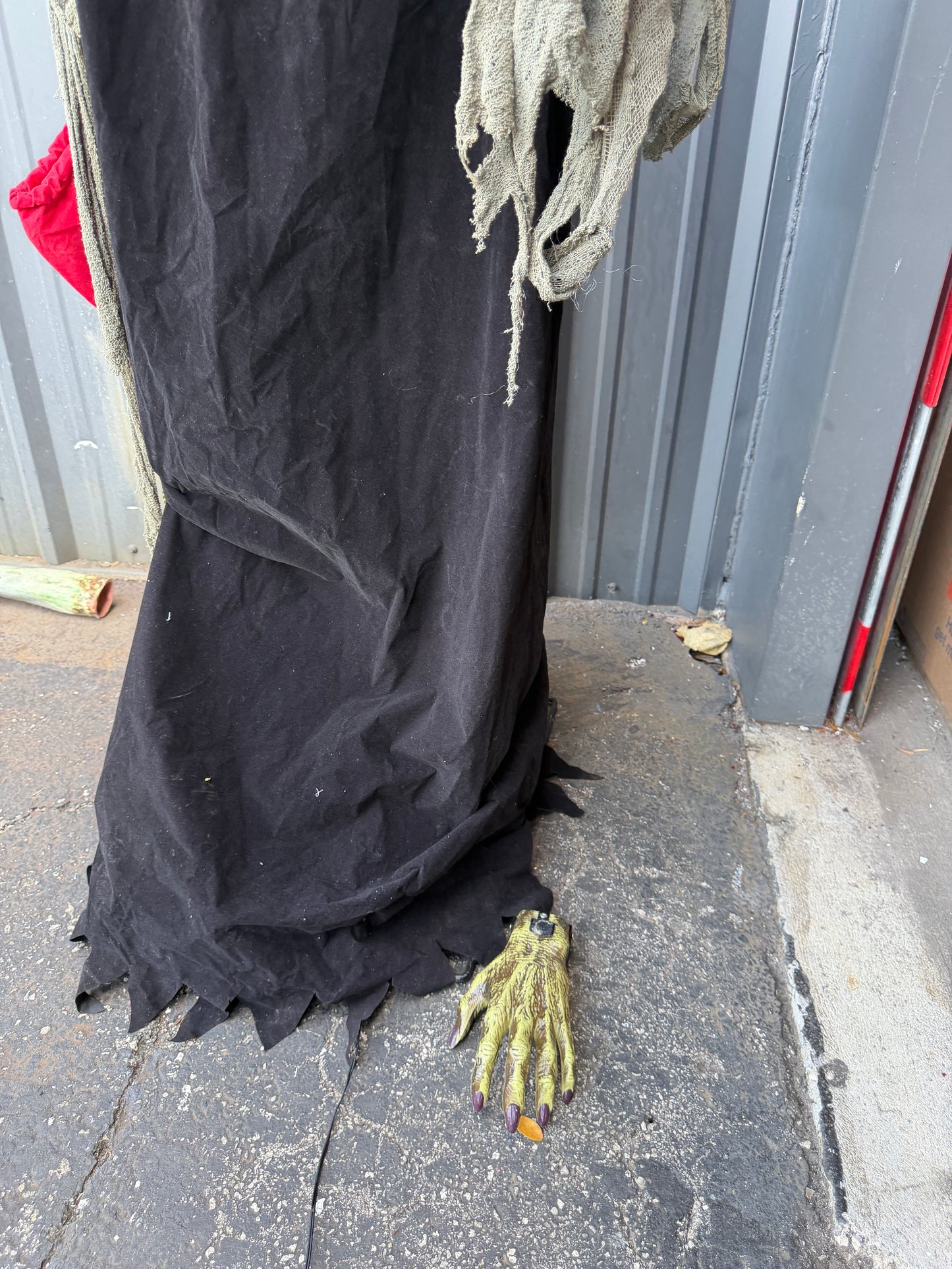 Spell Casting Witch - Animatronic