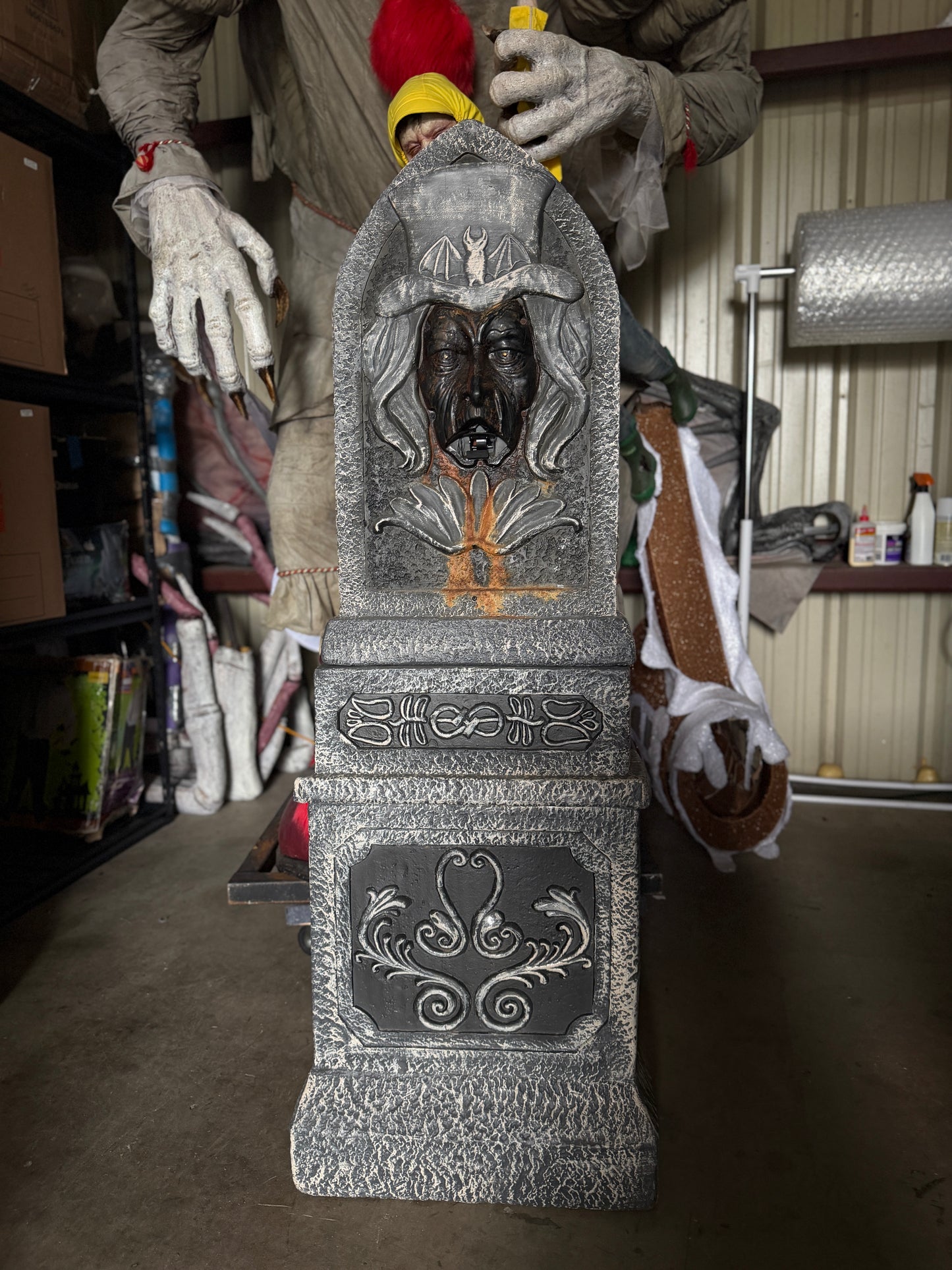 Gentleman Tombstone - Animatronic (STATIC)
