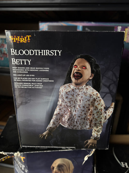 Bloodthirsty Betty - Animatronic