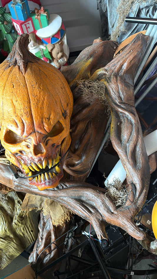 Distortions Pumpkin Stalker - Prop
